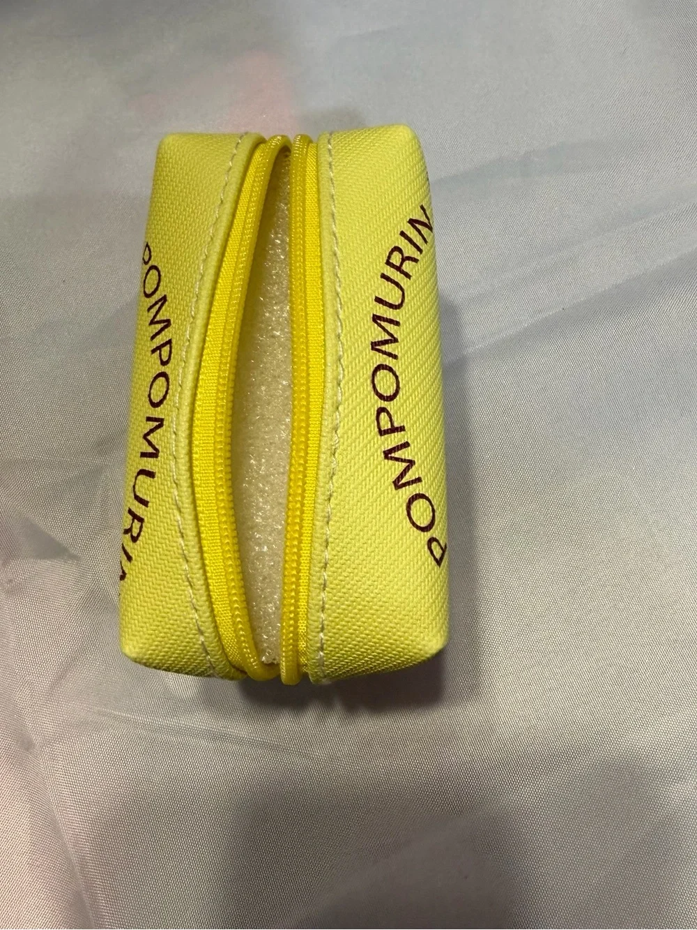 Yellow Pompomurin Small coin  Pouch with Keyring Hello Kitty